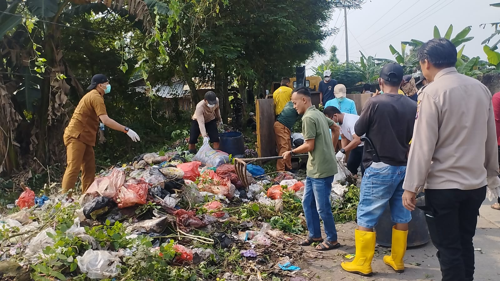 bimtek-pengurangan-sampah-dilingkungan-pemukiman-sekaligus-grebeg-samaph-ke-desa-kecamatan-bandung-kabupaten-serang