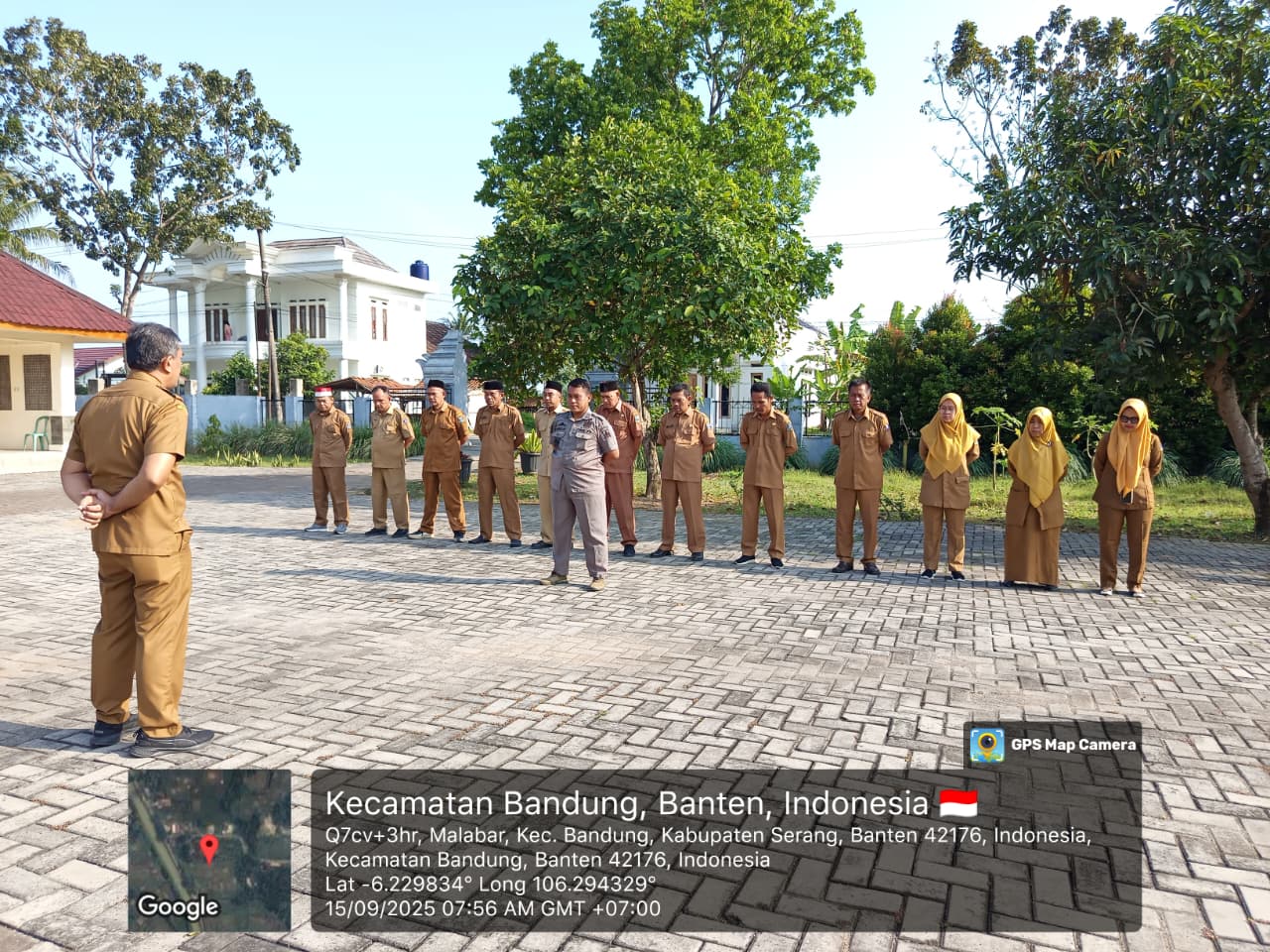 kegiatan-rutinitas-apel-pegawai-setiap-senin-pagi-di-kantor-kecamatan-bandung-kabupaten-serang